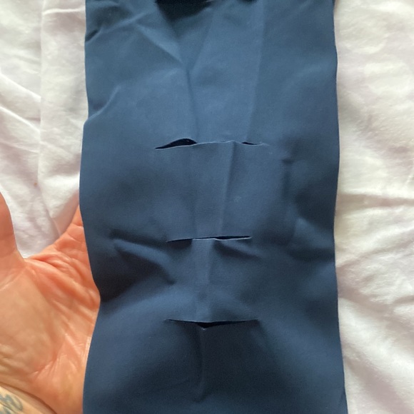 Alo Yoga Women's High Waisted Ripped Warrior Legging Size S - Picture 5 of 13